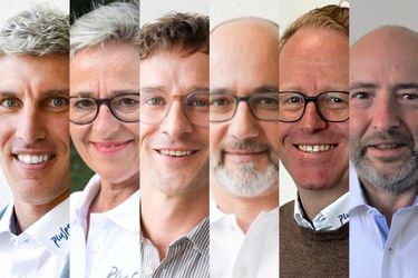 Ein zusammengesetztes Bild, das sechs Personen zeigt, die jeweils von den Schultern aufwärts fotografiert wurden und nebeneinander stehen. Die Gruppe umfasst sowohl Männer als auch Frauen, die alle lächeln, Brillen oder Kragenhemden tragen.