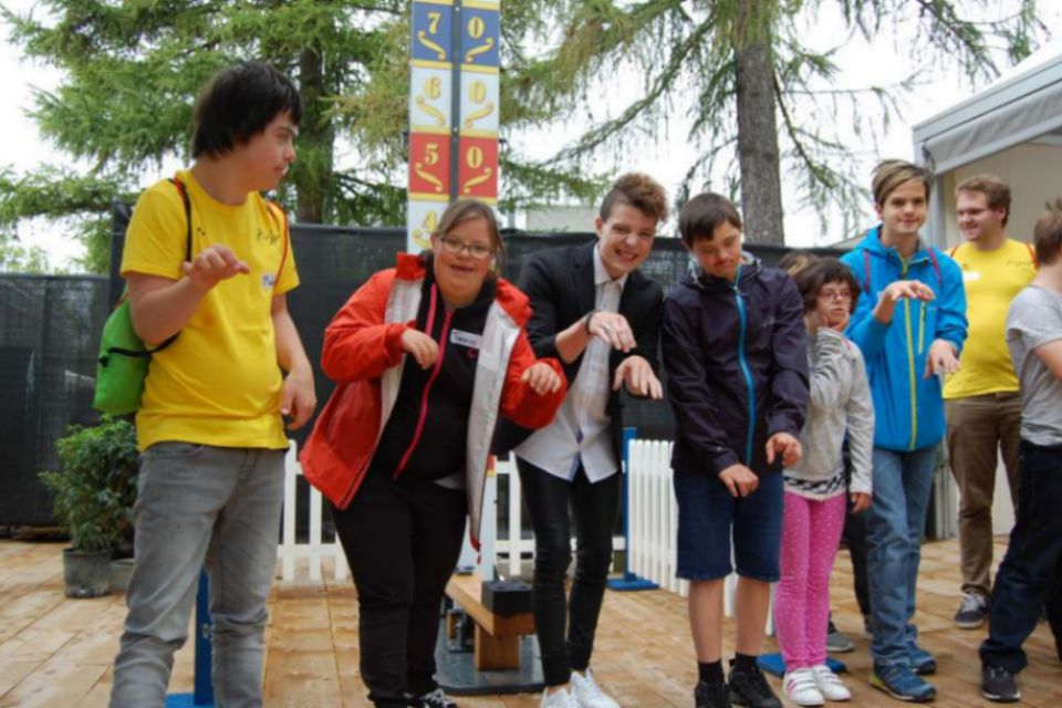 Fröhliche Kinder-Gesichter auf der Thuner Seebühne