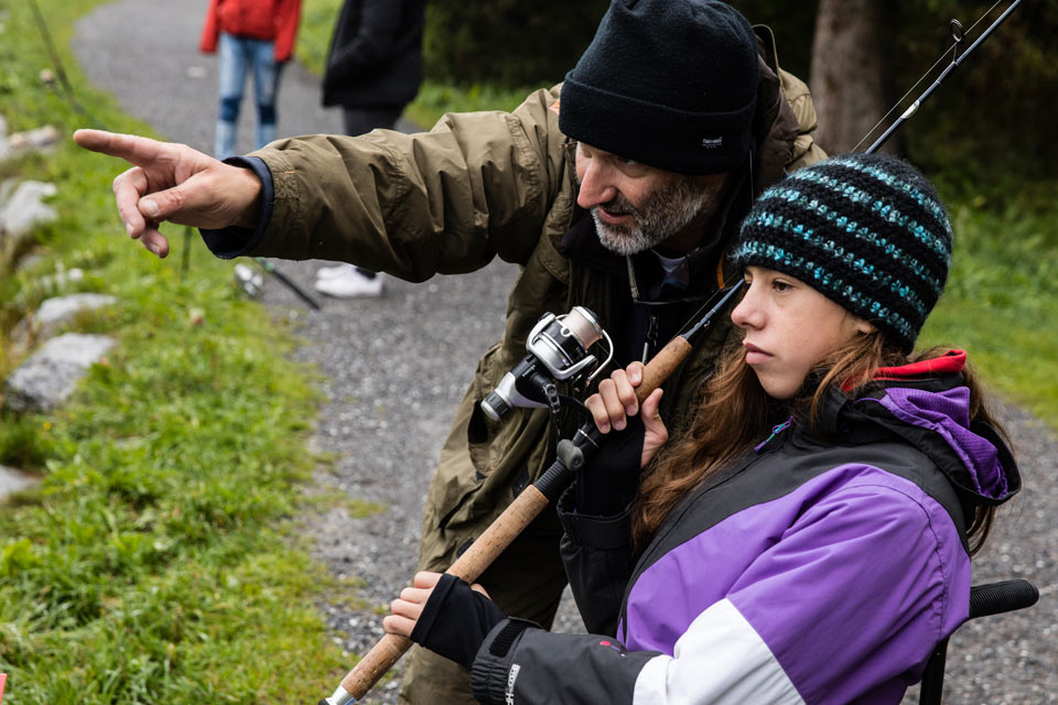 Nora Meister a attrapé une truite (Photos par Inès Rajower)