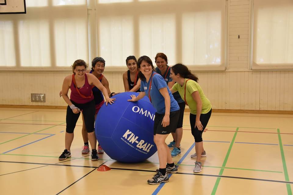 Des équipes très motivées au Kinball