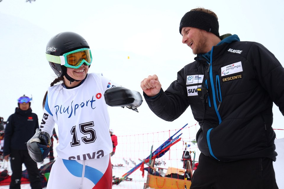 Bigna Schmidt mit Servicemann Ursin Marugg vor dem Start (Foto: Marcus Hartmann)