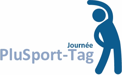 Eine blaue, stilisierte Figur, die sich neben dem Text „PluSport-Tag“ mit Journée darüber erstreckt, stellt ein Sportereignis dar. Das Design ist klar und einfach, mit dem Fokus auf Bewegung und Aktivität.
