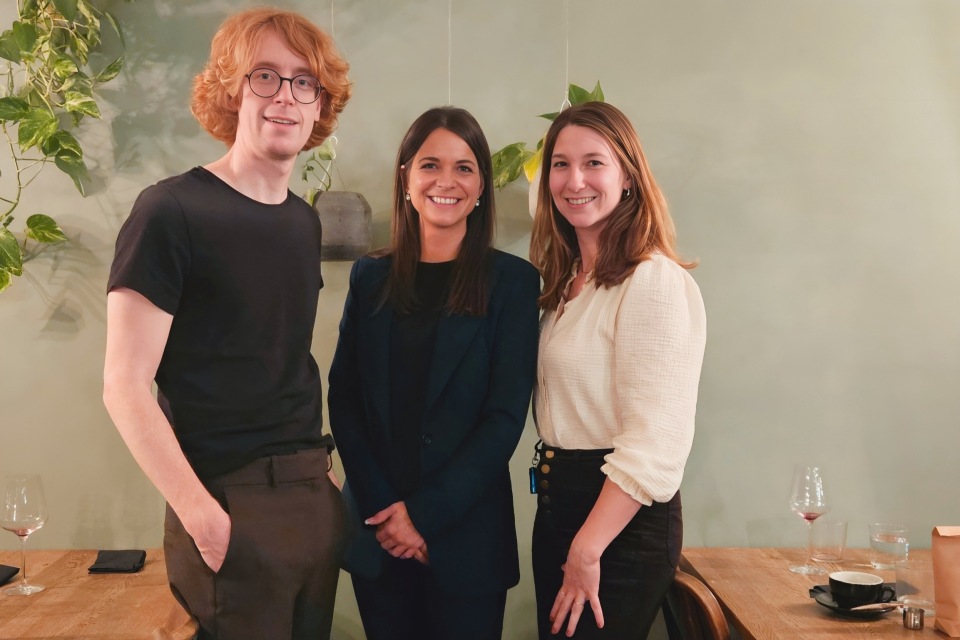 Michèle Decorvet (à dr.) avec la présidente de PluSport, Simone Michlig, et Linus Hany, co-président de PluSport Zurich Glattal.