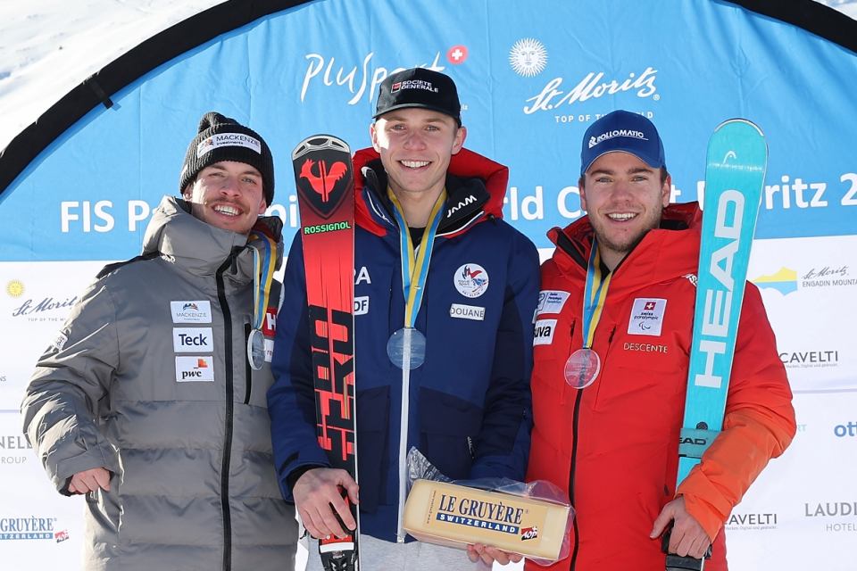 Robin Cuche (à dr.) sur le podium à Saint-Moritz (© Marcus Hartmann)