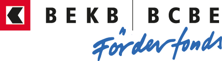 Das Logo zeigt ein rotes Quadrat mit einem schwarz-weißen geometrischen Symbol, daneben den Text BEKB | BCBE in schwarzer Schrift und darunter Förderfonds in blauer Handschrift.